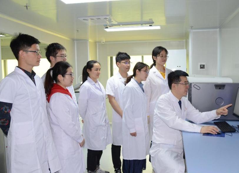 13岁女孩怀孕，法医DNA鉴定与副校长吻合，判刑七年后竟然是冤案