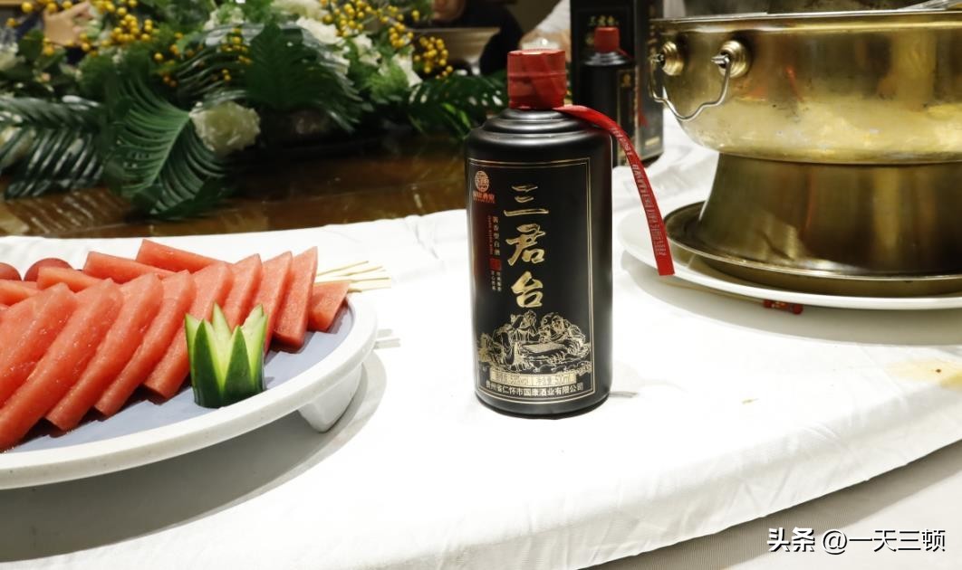 为什么国外人都喜欢喝中国白酒,为什么伏特加比白酒好喝得多