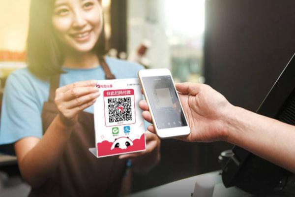 在中国生活8年的美国佬，回国后有多崩溃？连夜买机票回中国