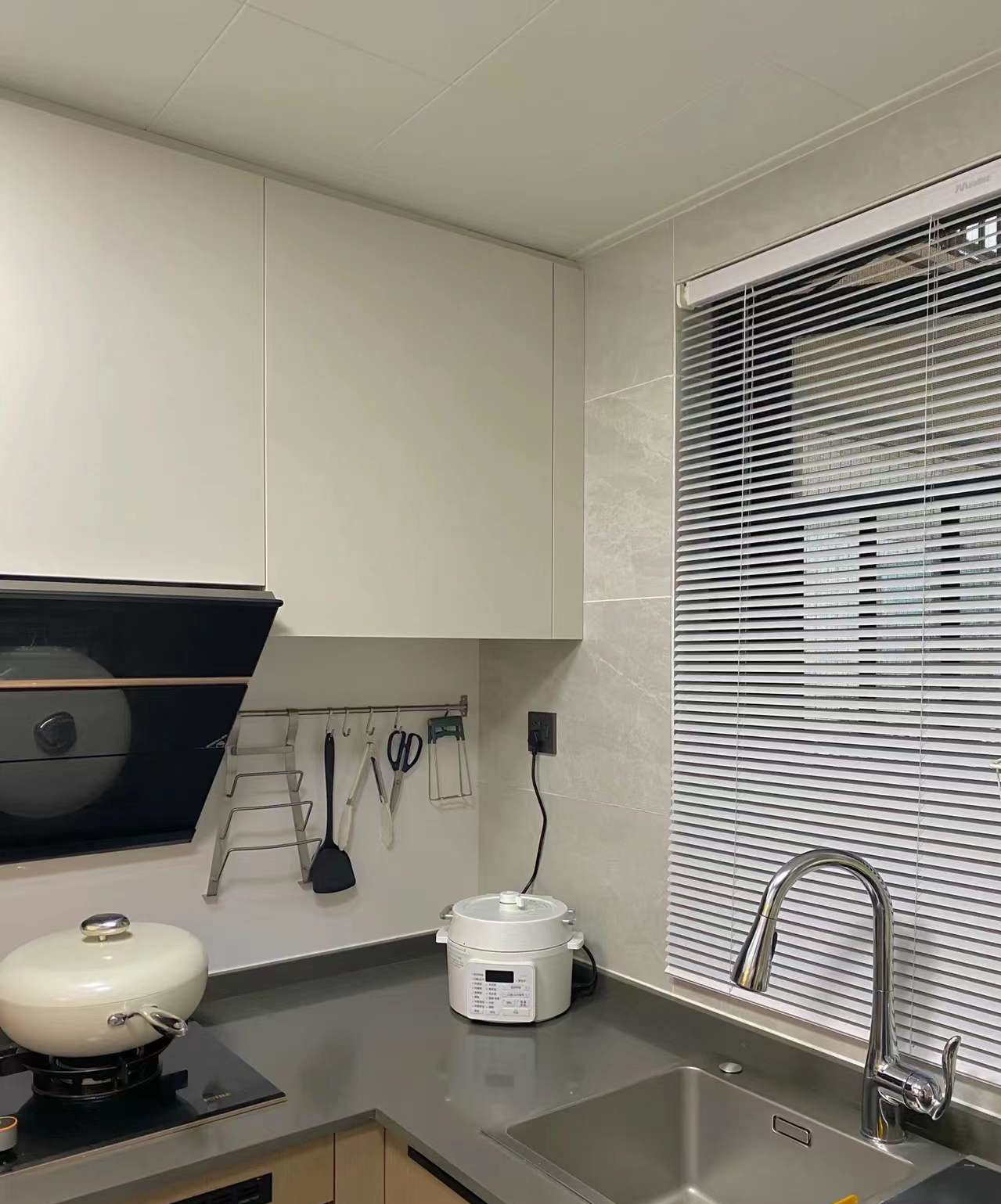 入户门后侧墙柜怎么设计收纳,家里收纳不够用别只知道满墙柜子