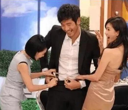 靠肩撒娇、摸脸掐腰、强吻壁咚，没分寸感的女明星算不算耍流氓？