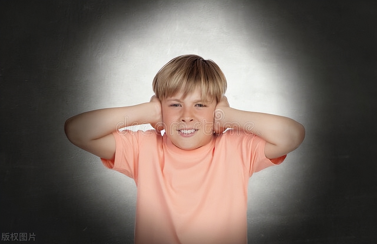 孩子一到学校就吐怎么办,孩子恶心想吐心跳加速是怎么回事