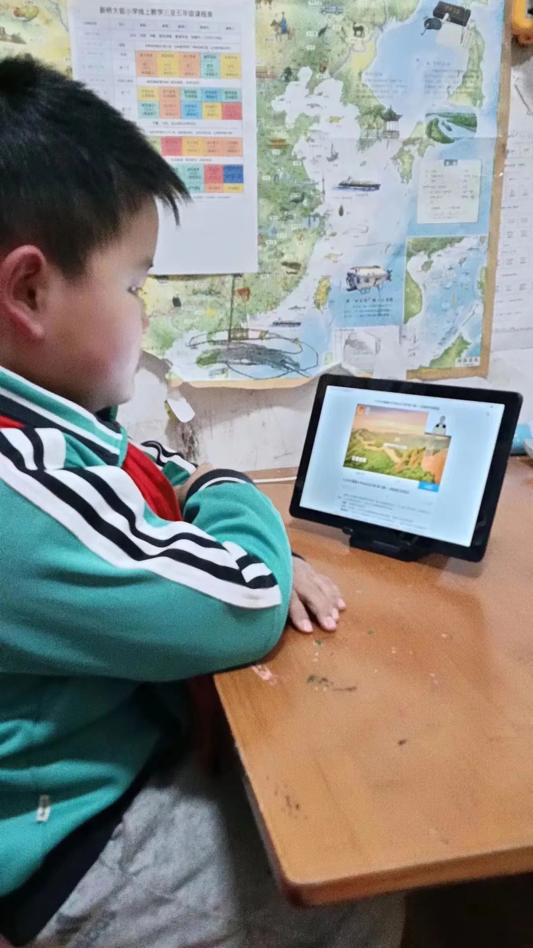 新桥大官小学收看“12355沂蒙青少年成长公开课”活动