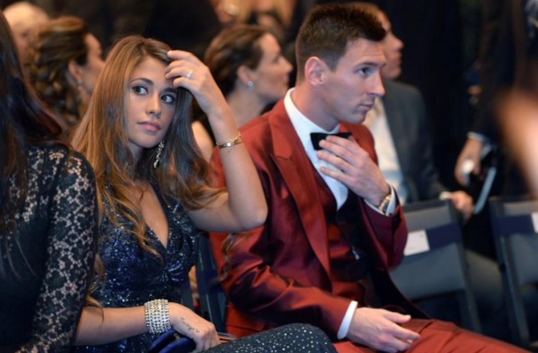 梅西不再害羞！巴萨巨星在迪拜握手西亚美女，这次不怕安妞生气？