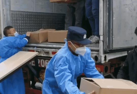 社区慰问抗击疫情志愿者,社区志愿者疫情防控巡逻