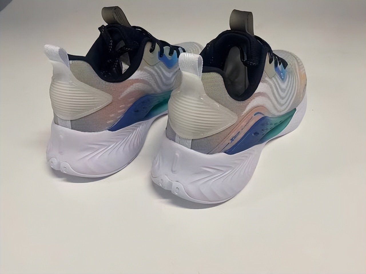 秋季和冬季的跑鞋推荐,夏冬都能穿的跑鞋推荐