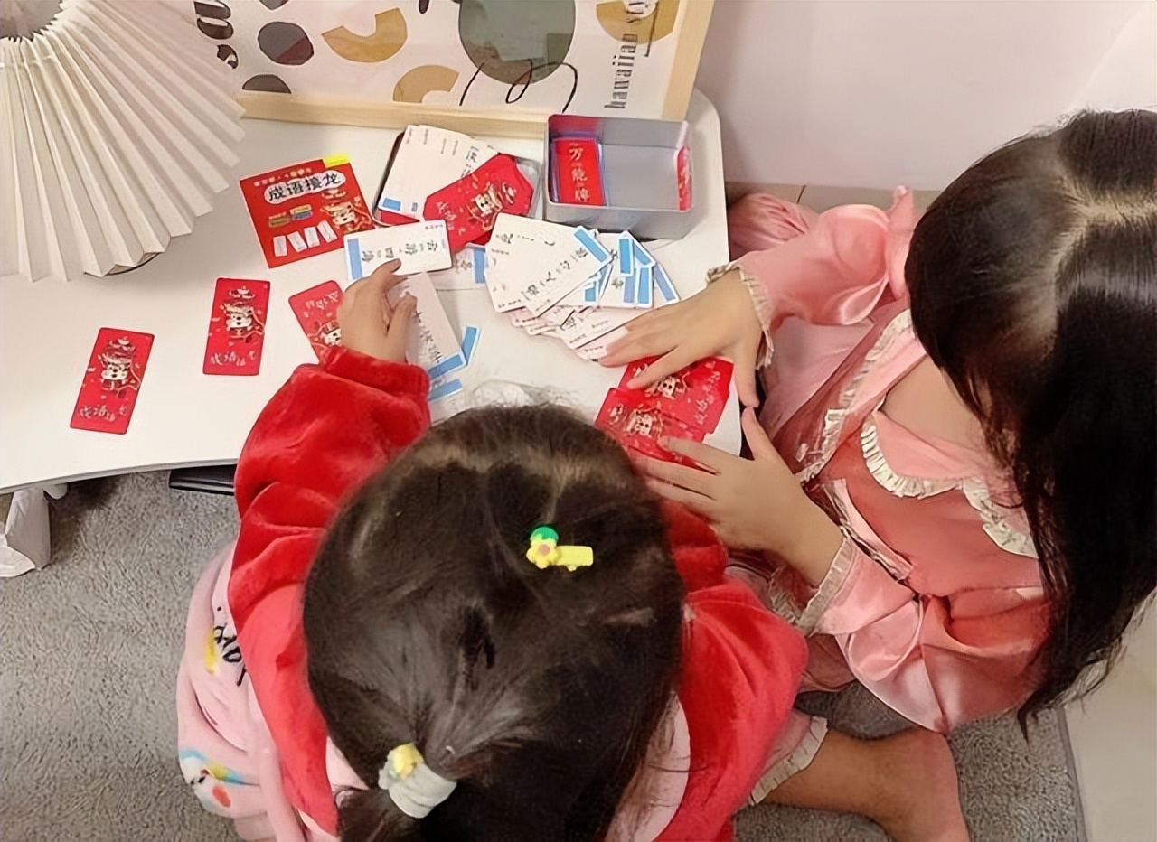 适合孩子玩的成语接龙游戏,关于成语接龙的小游戏幼儿