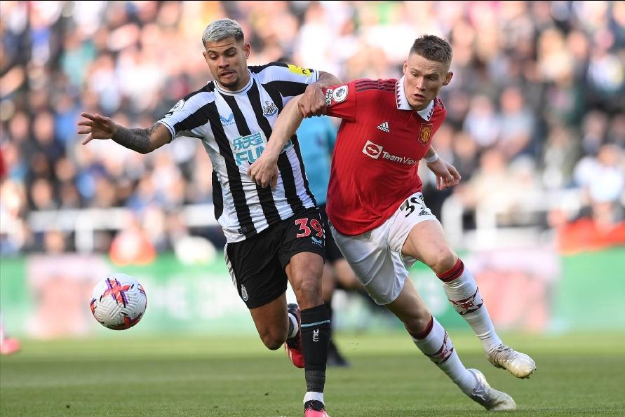 压着打!卡塞米罗缺阵曼联完败,纽卡复仇成功荣登第三,欧冠有戏