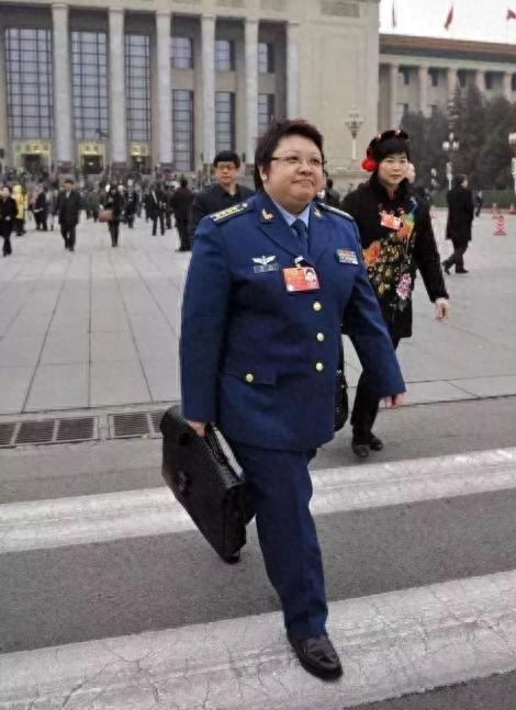 现在的韩红是怎样的一个人,明明可以靠实力却偏偏靠运气