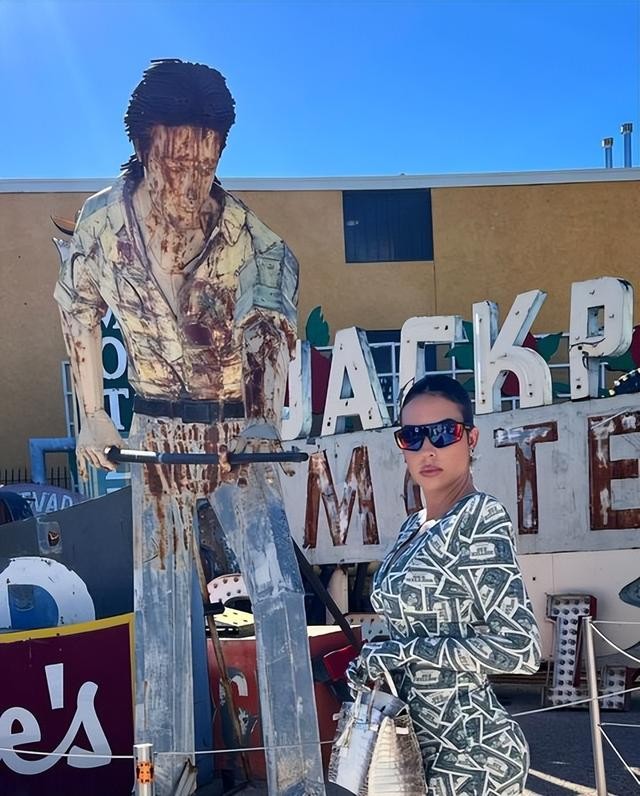 c罗携女友出席活动穿衣秀,c罗穿钻石裙现身戛纳