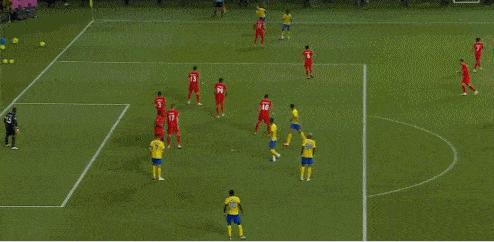 傅明争议判罚引c罗不满,C罗半场结束时怒喷傅明