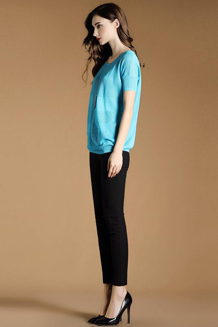 浅蓝色t恤搭配什么裤子男,浅蓝色t恤搭配什么颜色的裤子