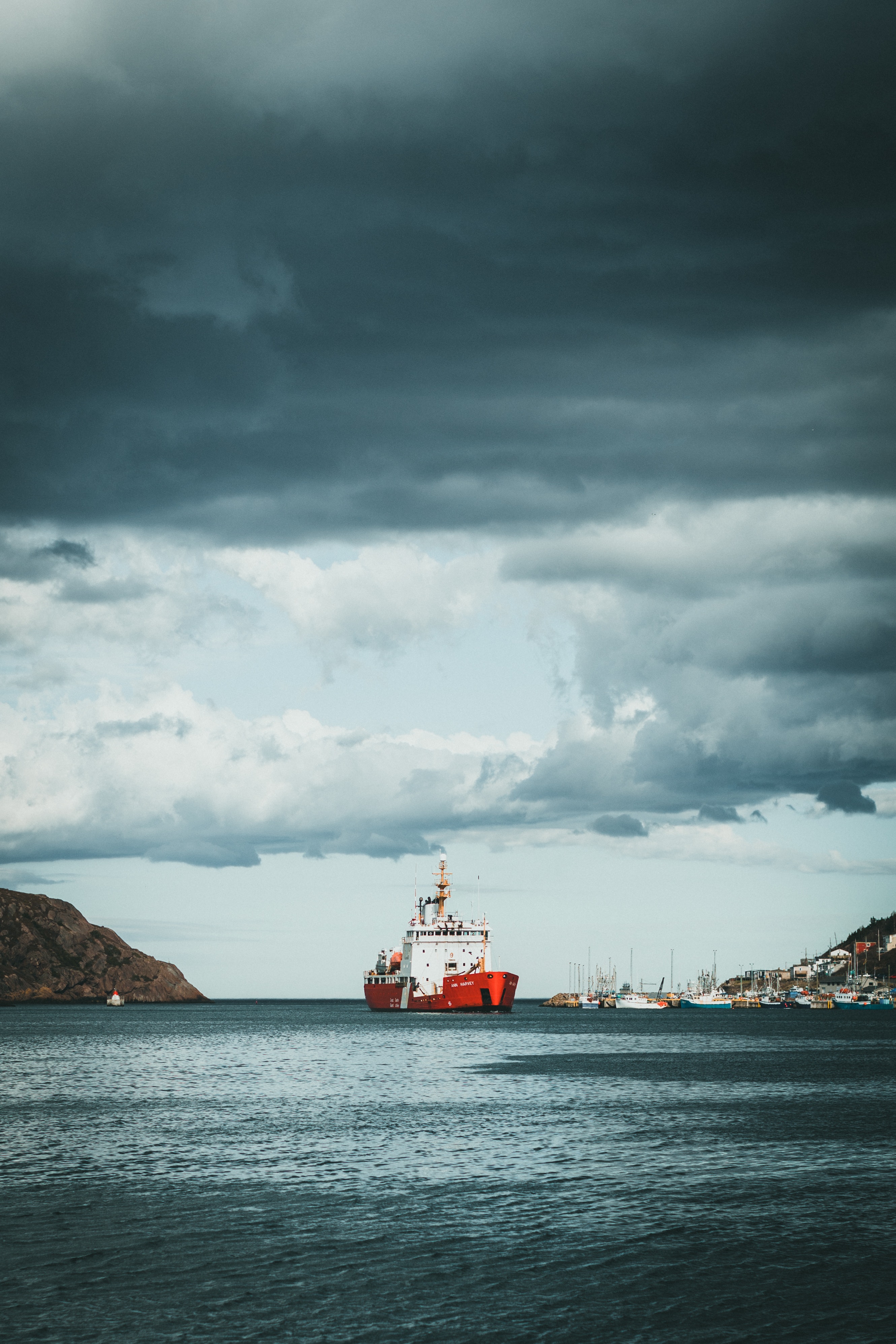 拍出来的照片偏暗主体不明显,摄影师为什么拍的照片偏暗