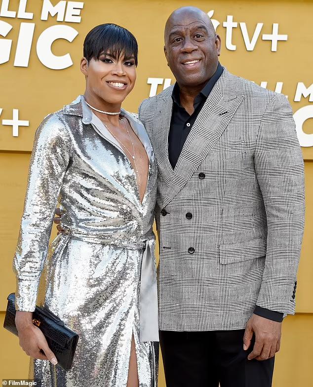 魔术师约翰逊与儿子照片,约翰逊魔术师儿子露腿