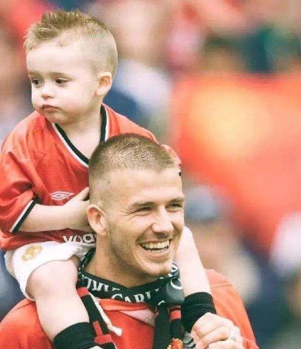 足坛进攻最强后卫,世界足坛现役最佳进攻型中场是谁