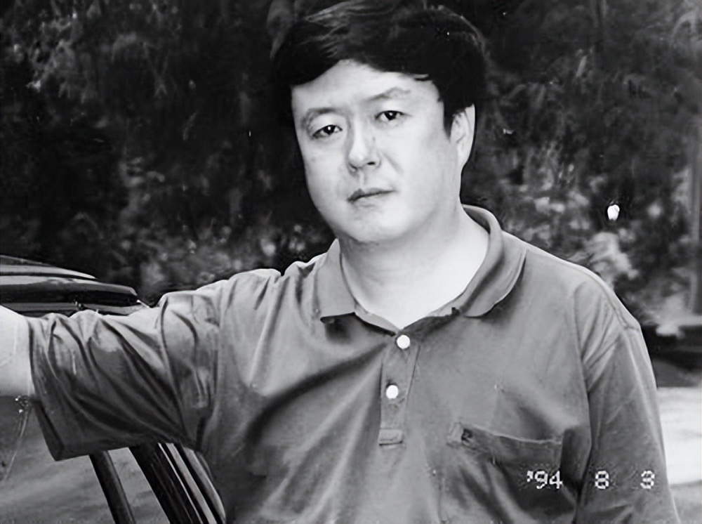 尤小刚与田歌离婚30年:他三婚娶小妻子64岁做父亲,她至今单身