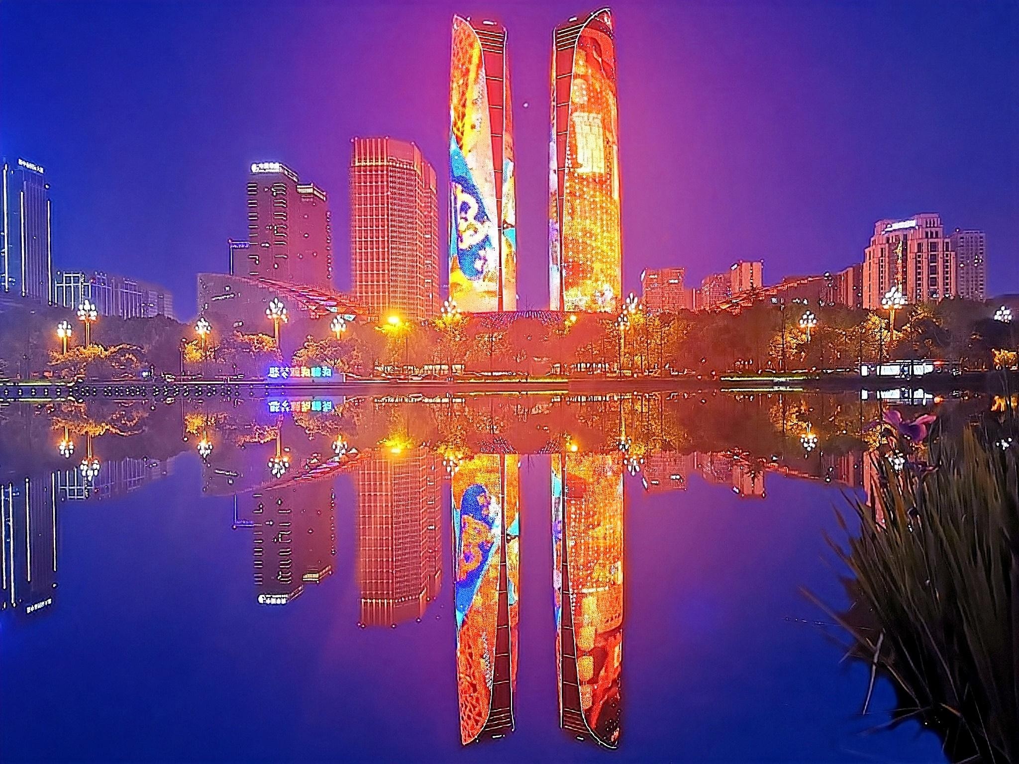 成都和重庆哪个地方更值得旅游,成都和重庆哪个更适合旅游