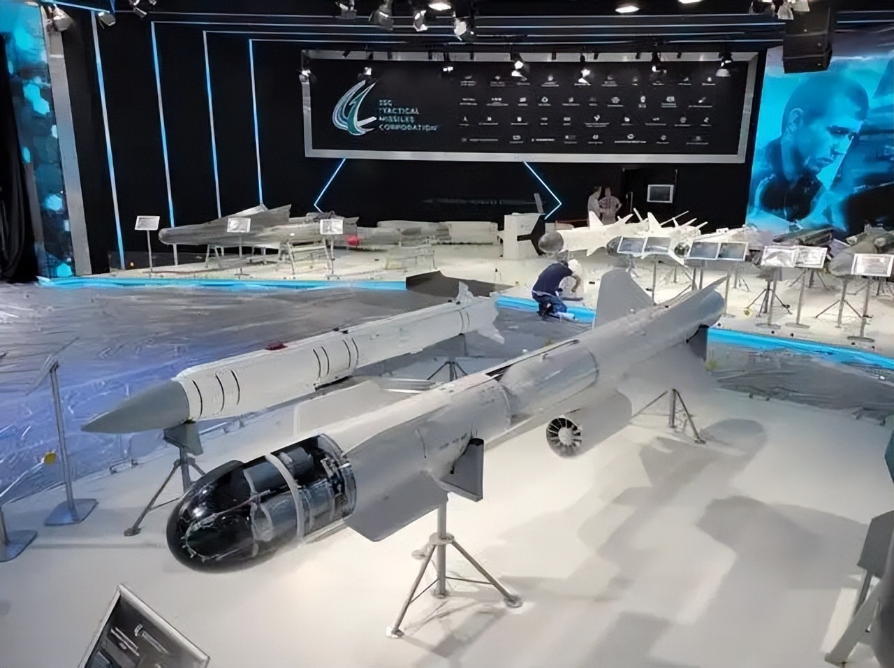 俄军为何不用炮弹打乌军阵地,俄军为何不使用大杀伤武器