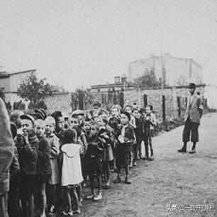 日军侵华兽行,日军当着国军的面杀俘虏