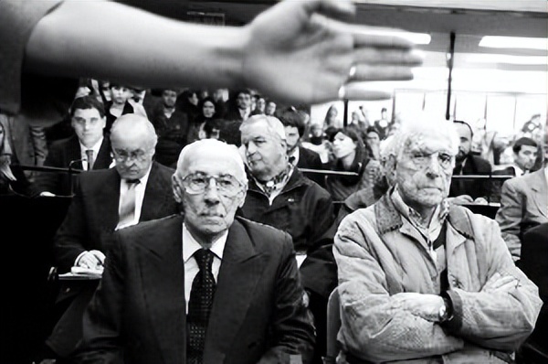 审判革命者——简析1971-1973年阿根廷司法部刑事*压镇**和特别法庭