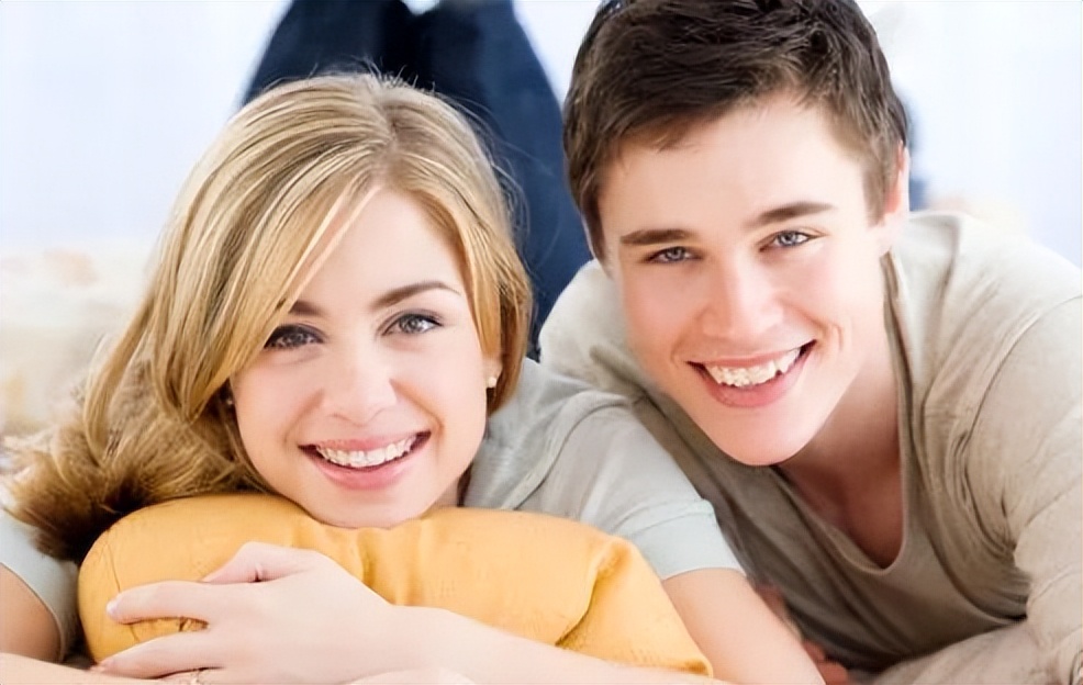 丈夫发现妻子和朋友关系密切,老公如果真的出轨了会有哪些表现