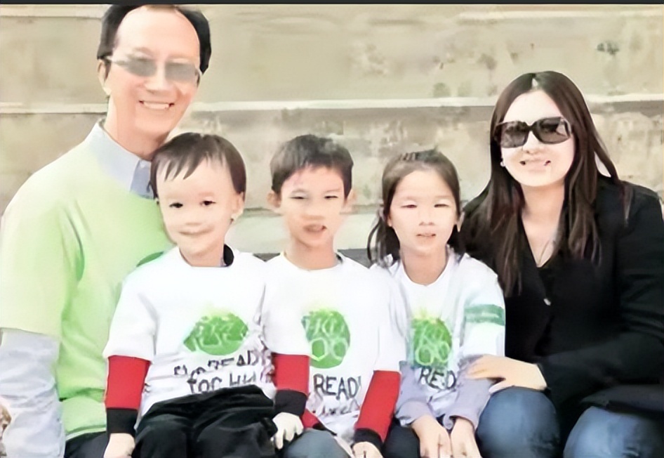 梁锦松娶小26岁伏明霞,梁锦松娶伏明霞时年龄