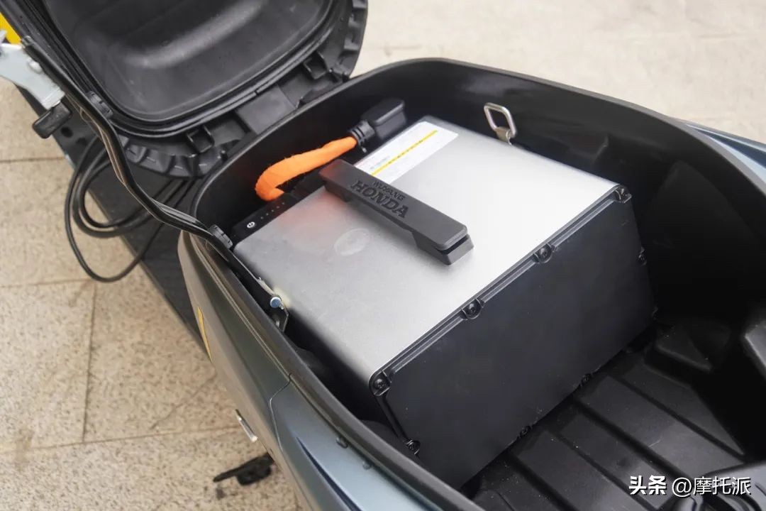 五羊本田u-gogt版电摩,五羊本田u-go电摩和电轻摩区别