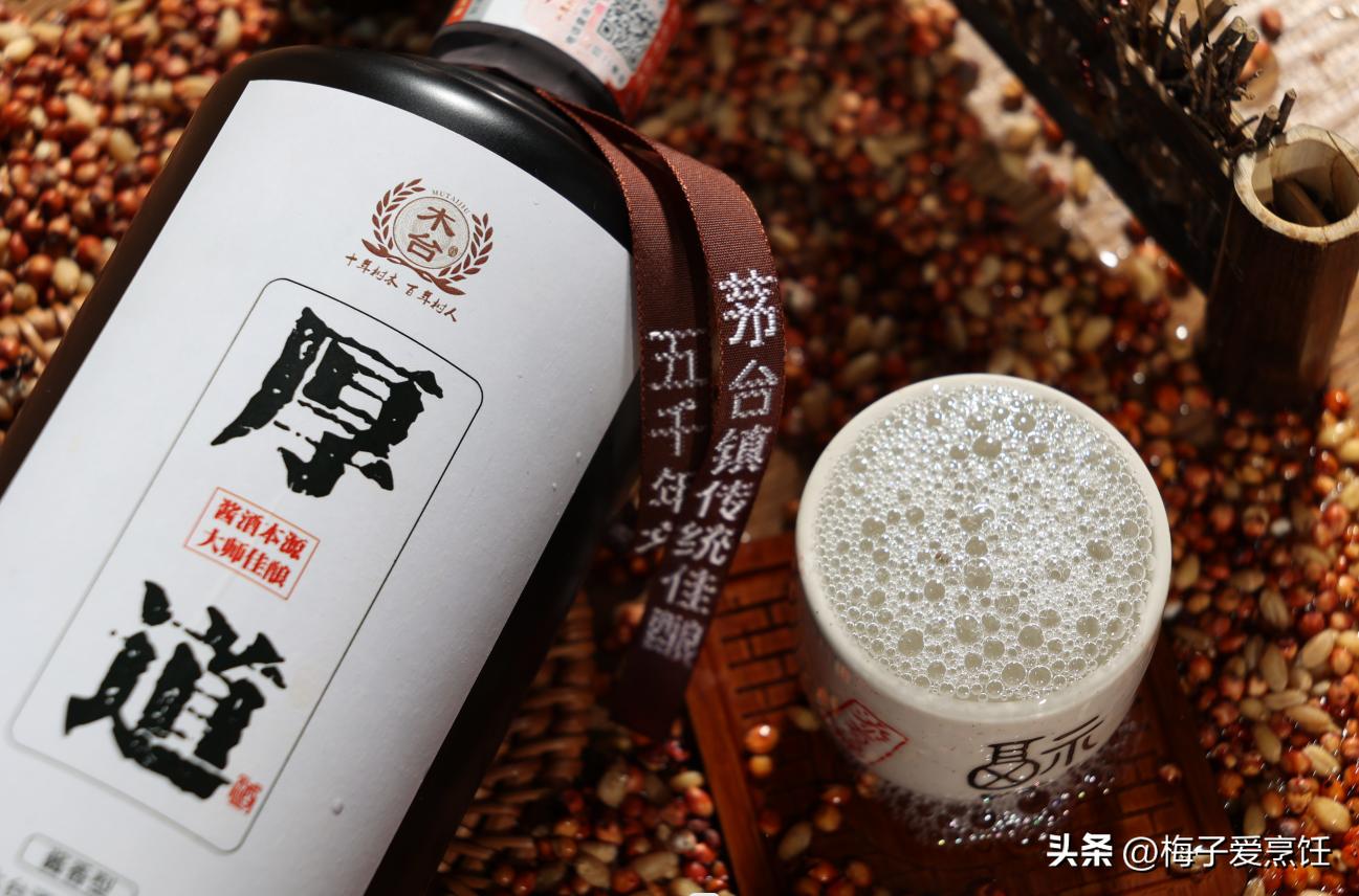 白酒瓶造假手段视频,白酒造假花样多五招学会辨真假