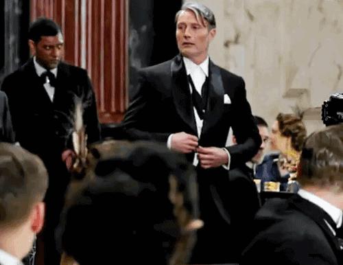 脸越方，人越性感