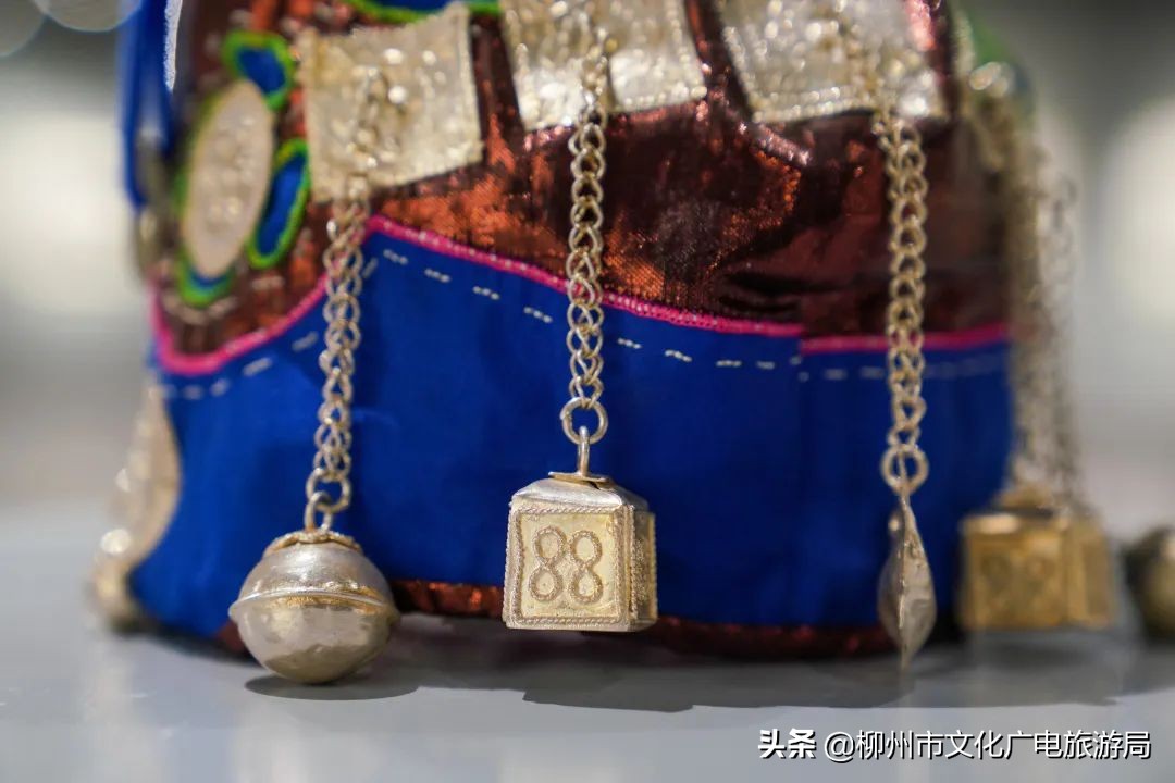 多彩童年的衣服真好看,儿童少数民族服饰