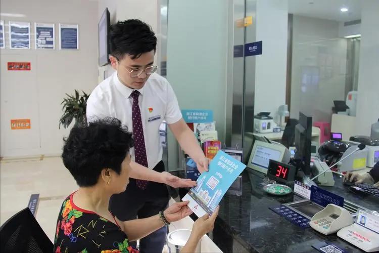 中国负债是650万亿吗,中国总负债总额650万亿是真的吗