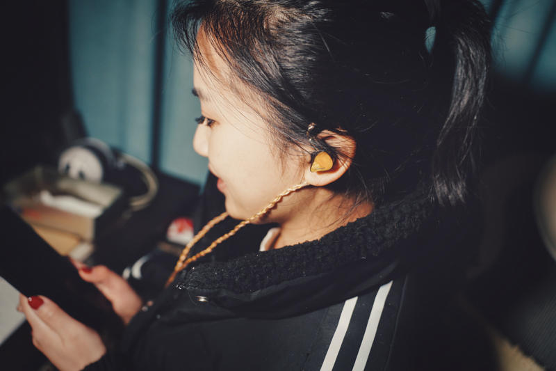 1圈2铁699，声价比的典范：LZA2PRO耳机评测