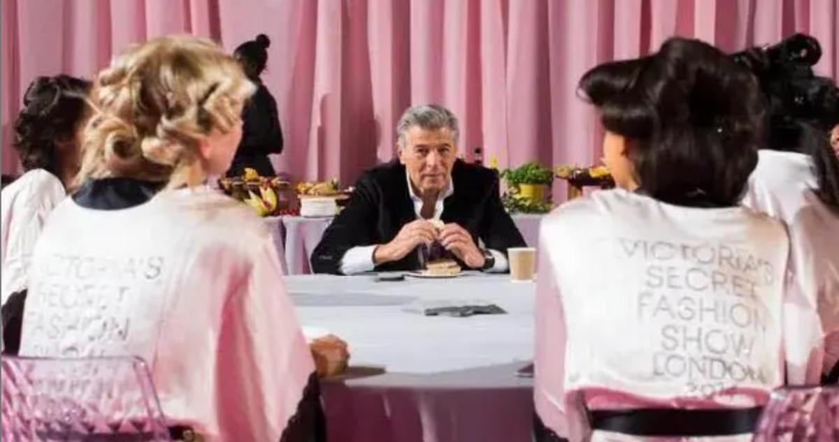 大牌时装秀，频繁暴露隐私部位，到底是追求潮流还是为了博眼球