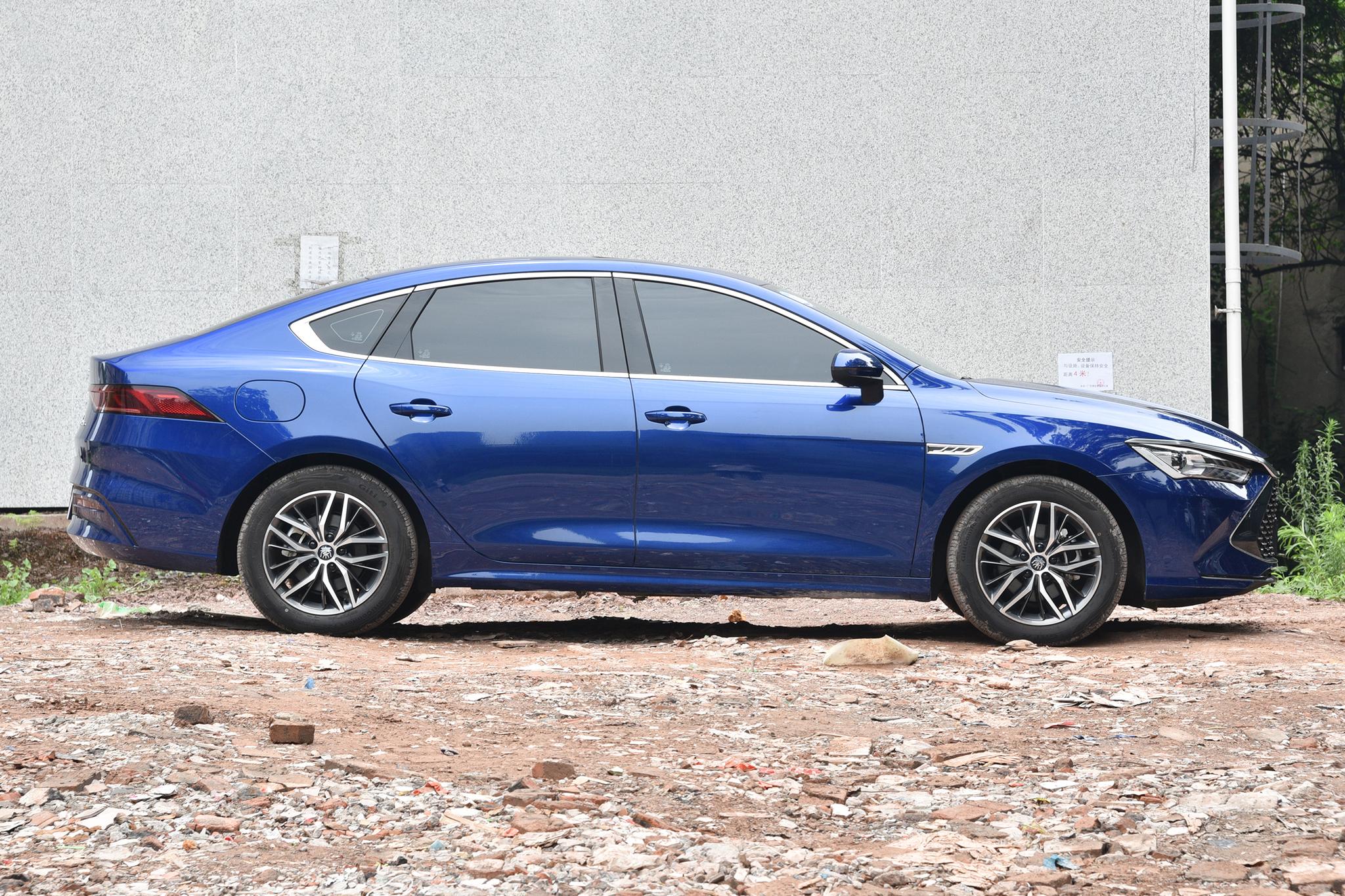 秦plusdm-i和老牌家轿轩逸,比亚迪秦plusdm-i跟卡罗拉哪个好