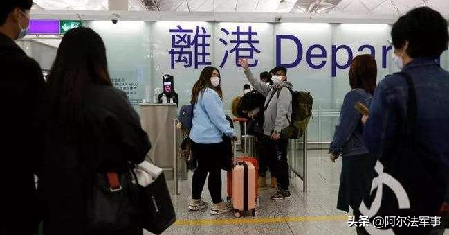 意不意外？一则网贴让移英港人发现，跑再远还得靠中国赏饭吃