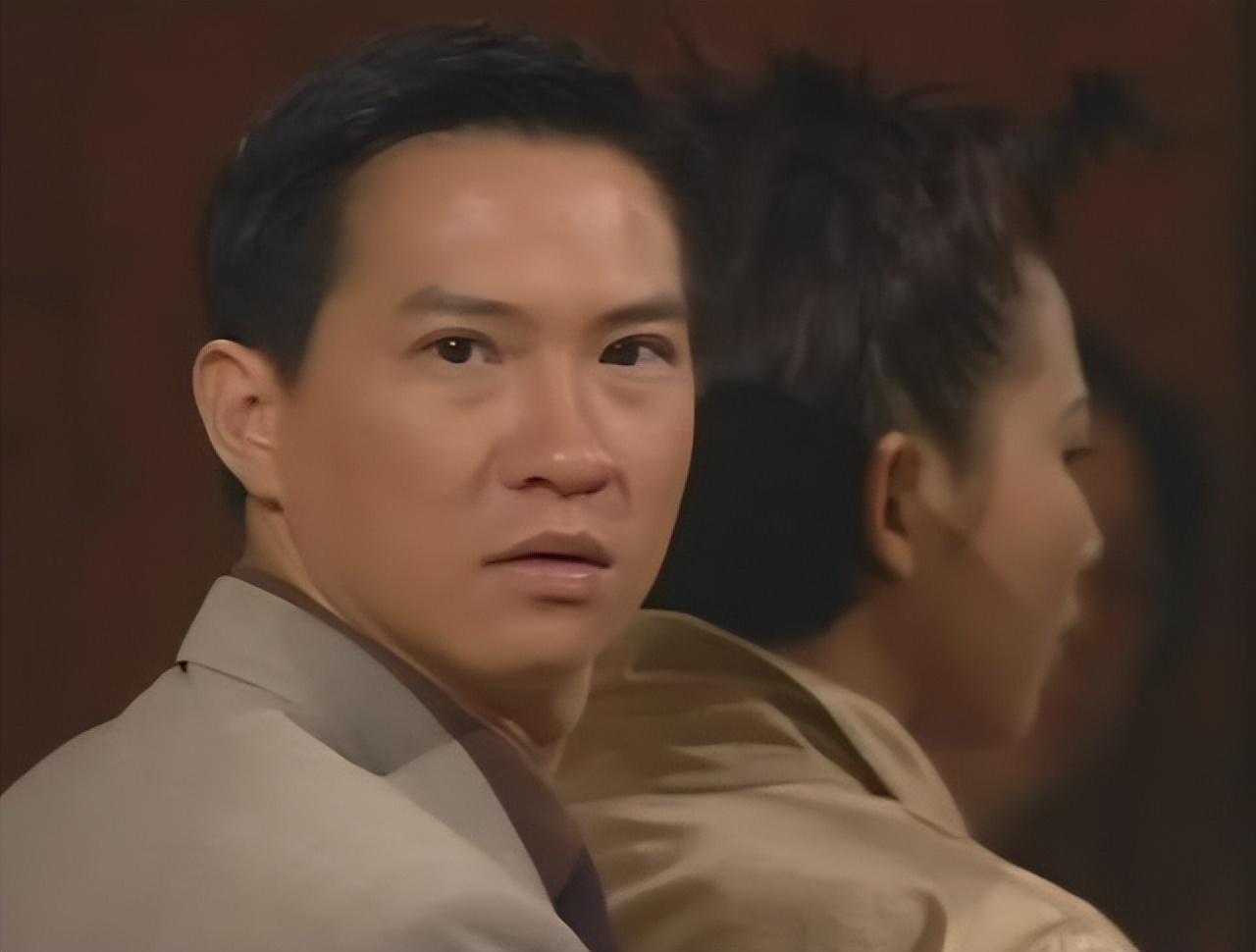 港片弟弟残疾长大后报复哥哥,港剧哥哥教训犯错弟弟