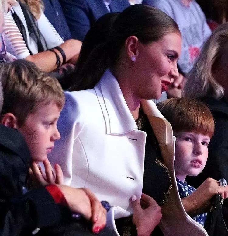 卡巴耶娃二胎是普京的吗,卡巴耶娃和普京完整视频