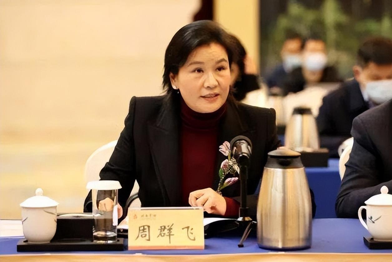 16岁打工妹25年后变成中国女首富,十年打工妹成为公认百亿女富豪