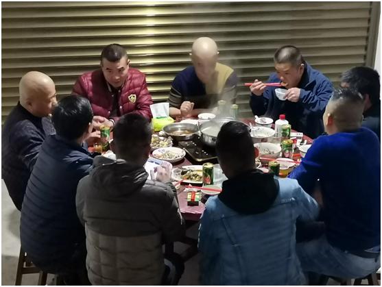 喝完酒见风就晕怎么回事,醉酒后睡醒还晕怎么办