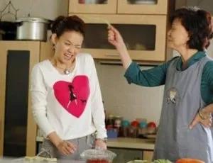 婆婆家宴说句话，儿媳要离婚：“吃十年鸡头鱼尾，我不是垃圾桶”