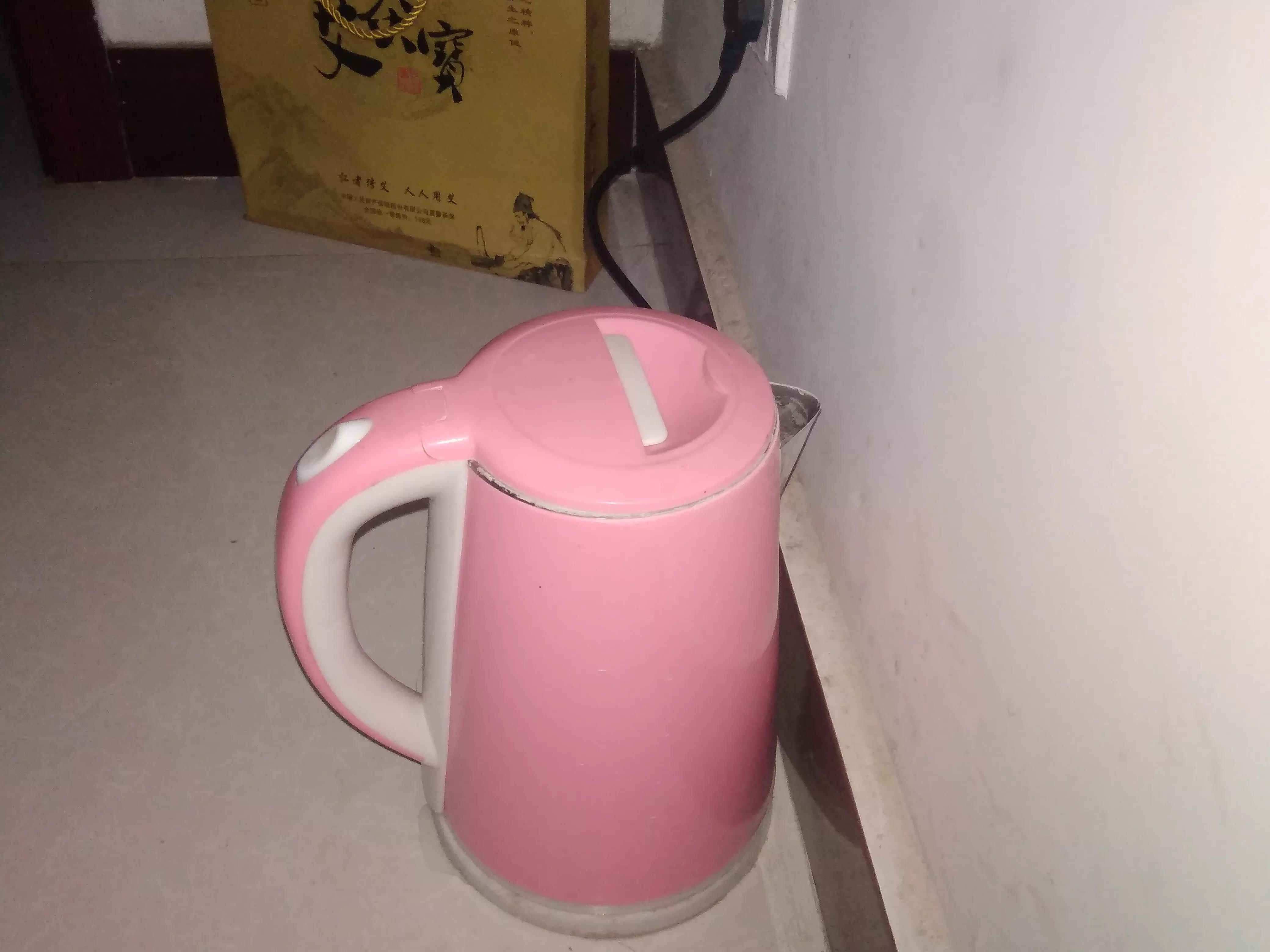 电水壶不亮灯也不烧热水,电水壶一加热就断电