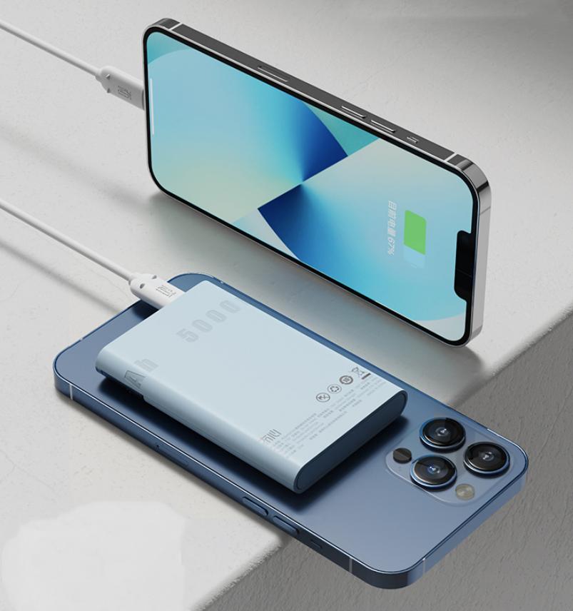 透明的无线快充充电宝,充电宝三合一超级快充充满科技感