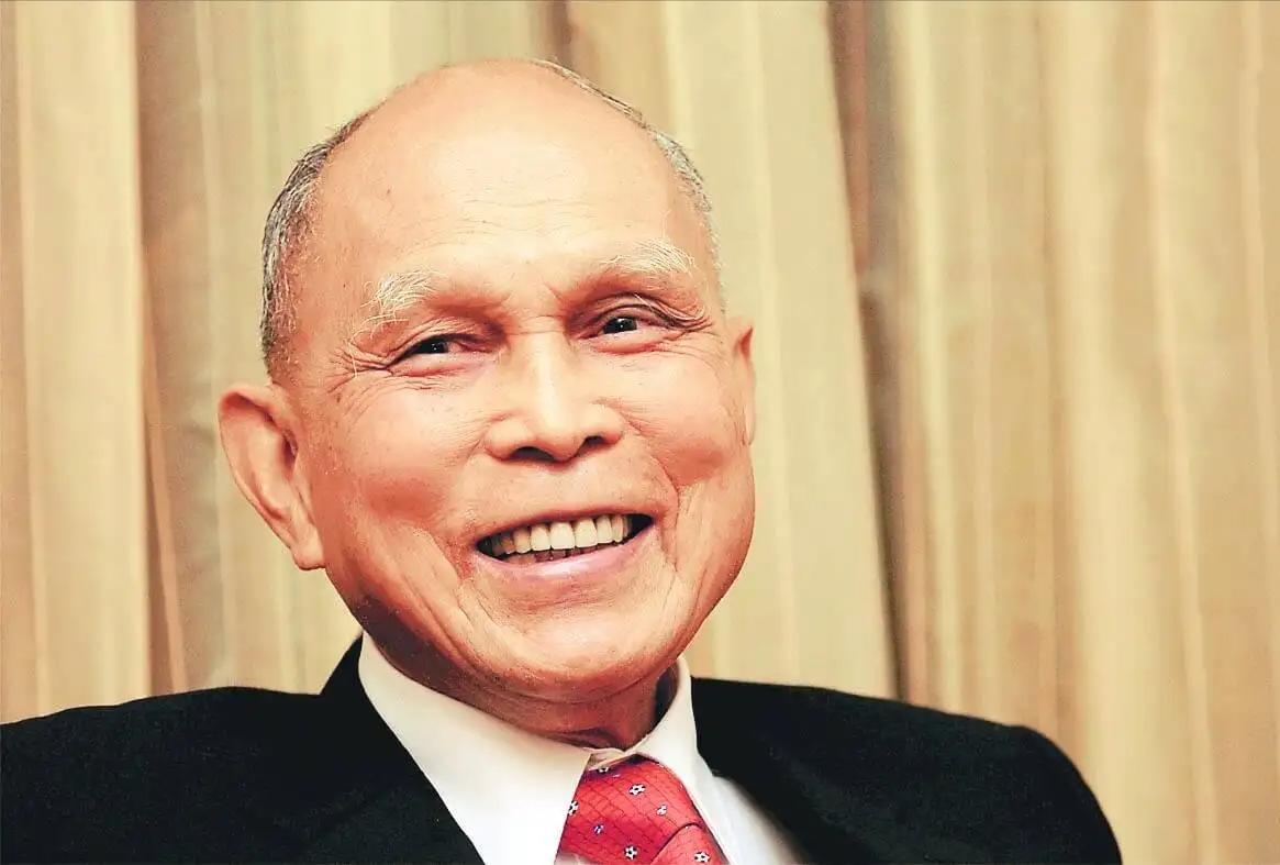 霍英东有10个儿子，为何将三分之二的遗产，给了大房的3个儿子？