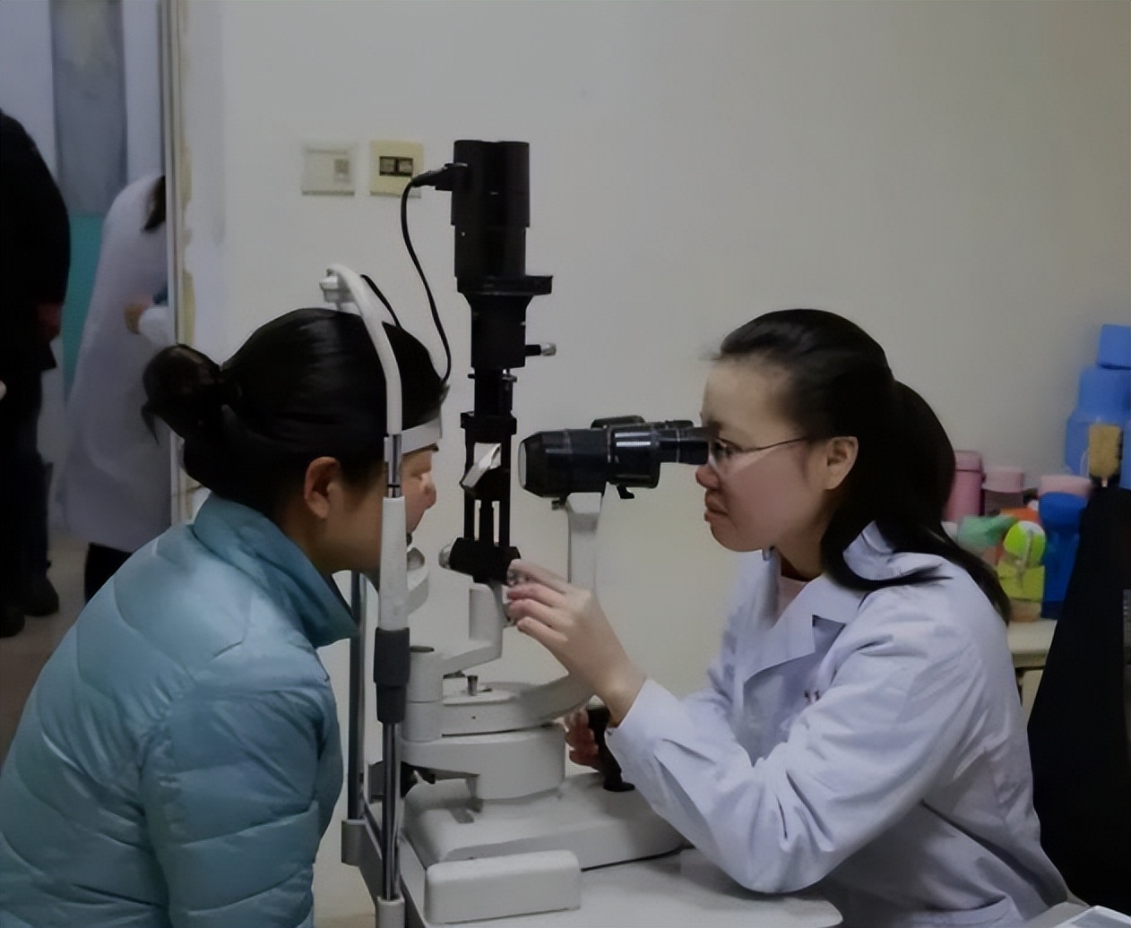 医生为什么不建议做近视眼手术,医生为何不做近视眼手术