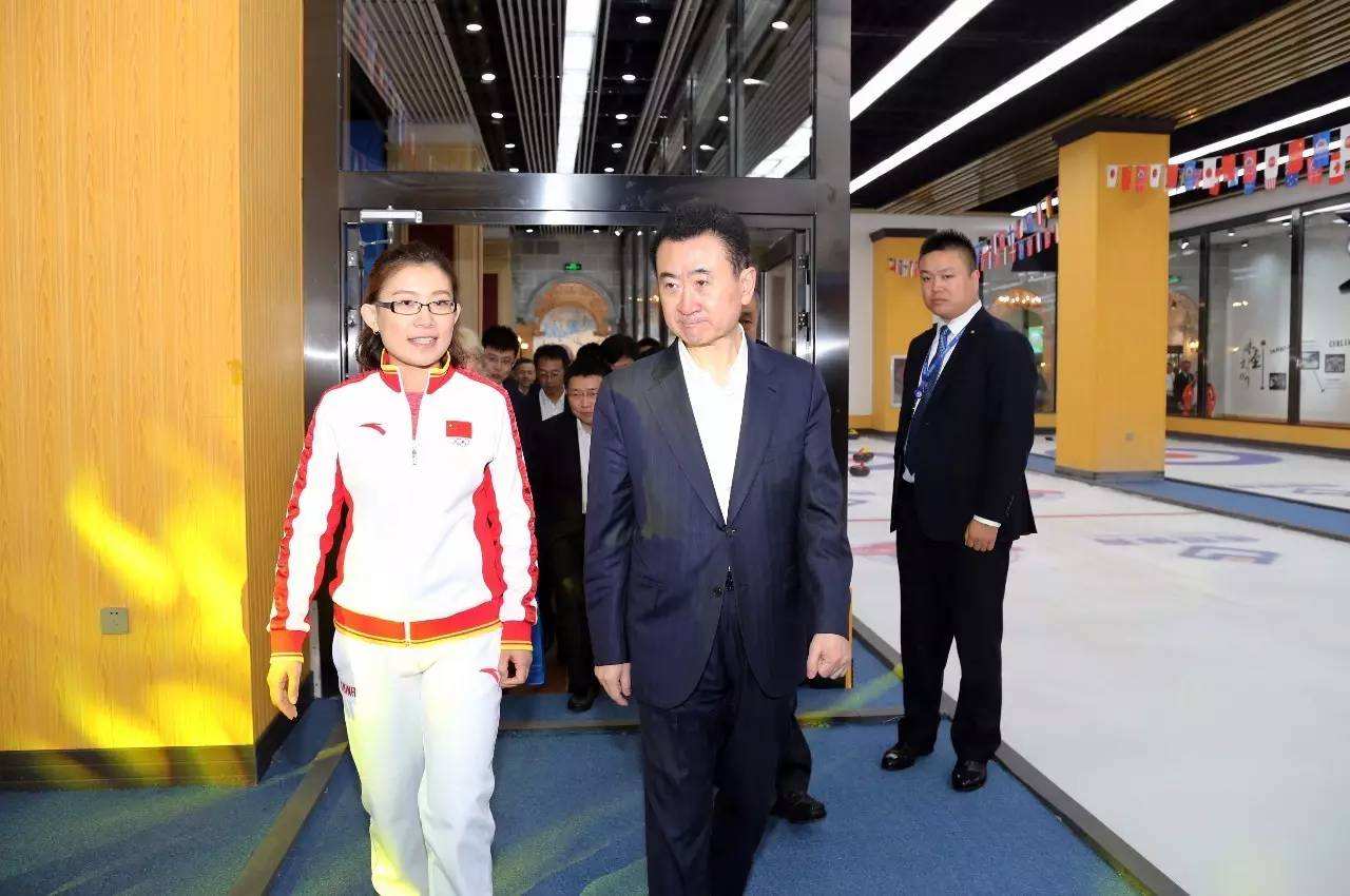 老梁谈王健林退出足坛,王健林为什么退出大连足球队