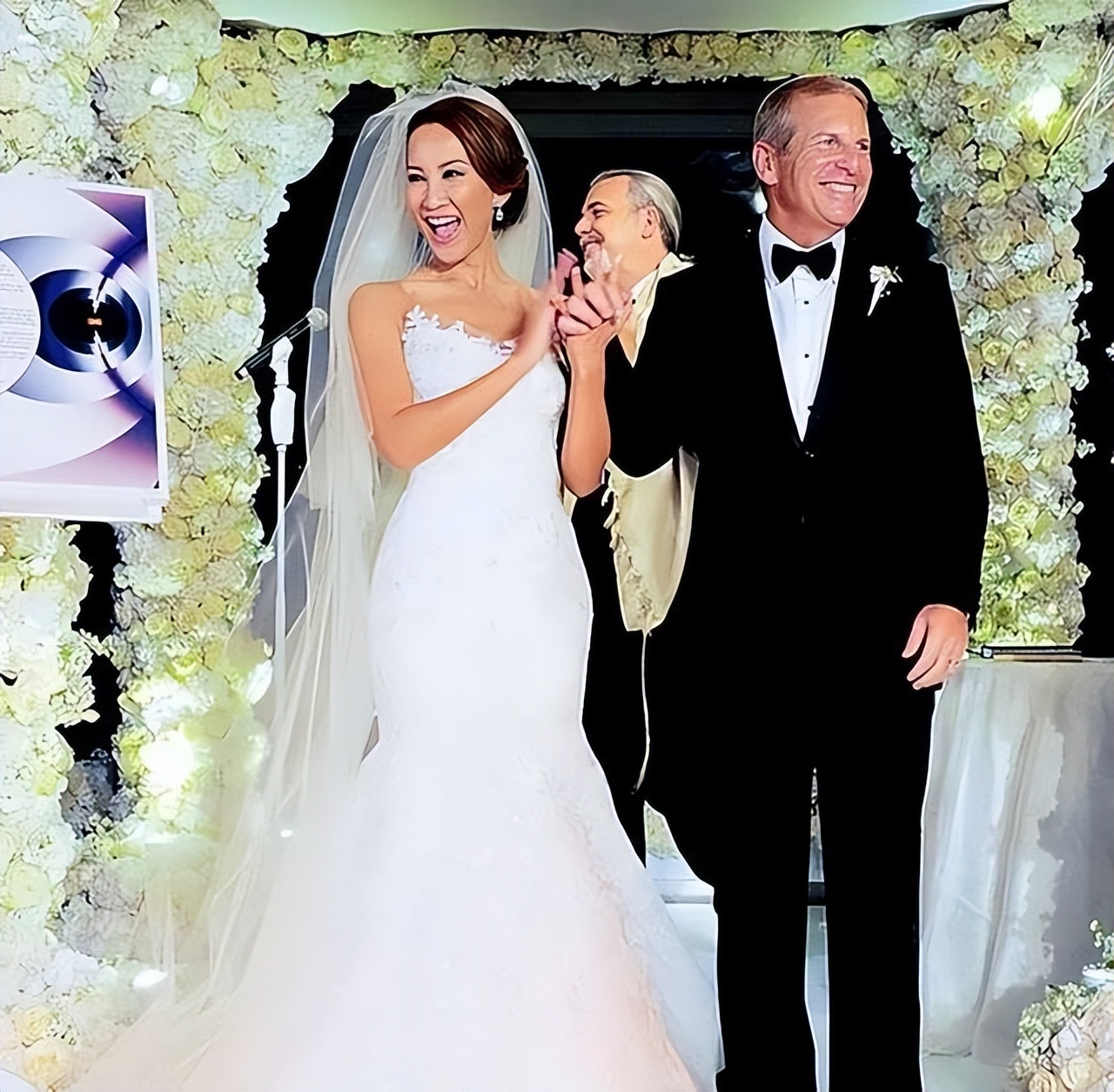 3天前,歌星李玟轻生离世,死因众说纷纭,姐姐发文称:并非自尽