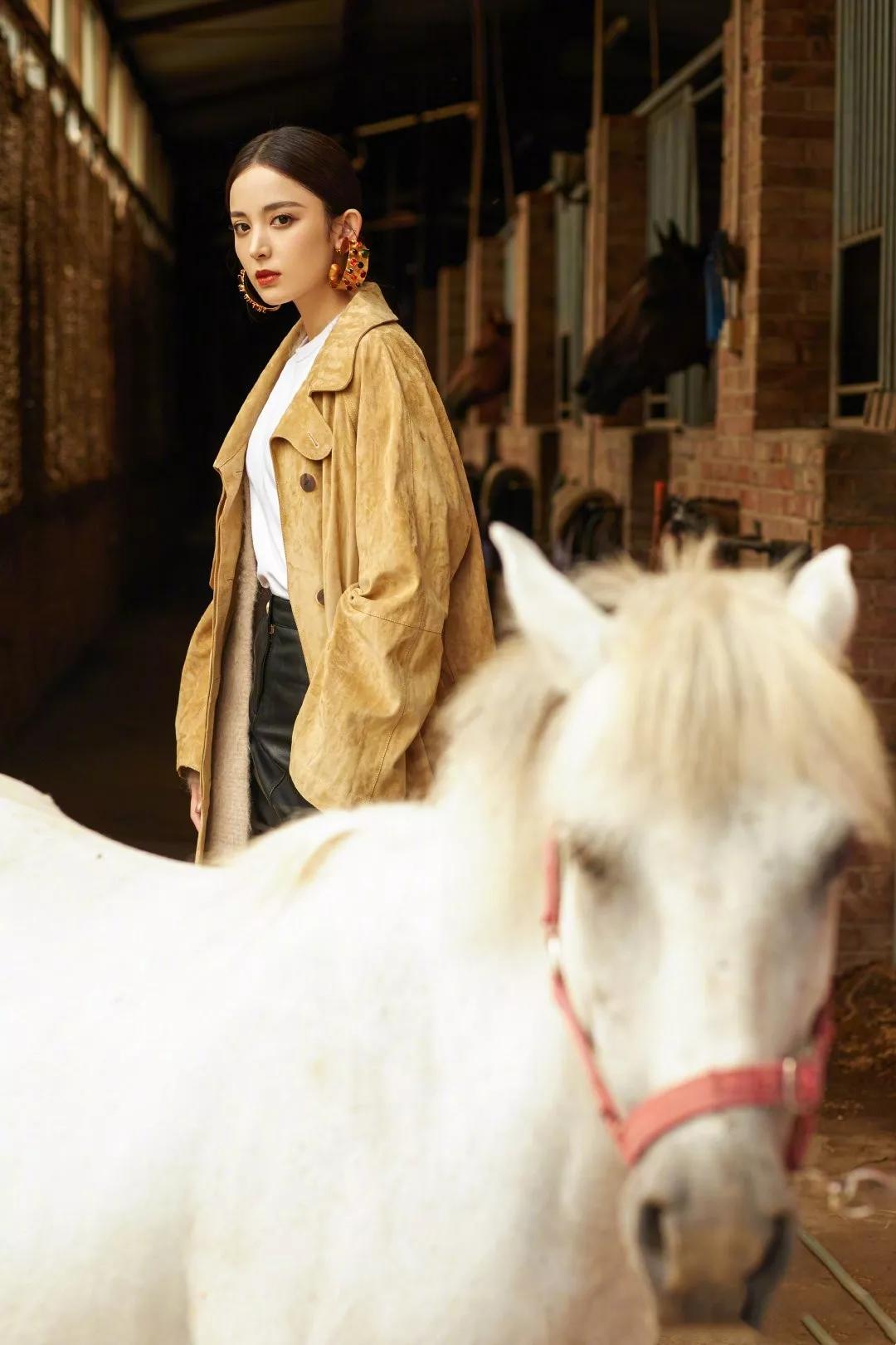 驼色外套内搭什么色彩打底,158梨形身材驼色大衣搭配高级感