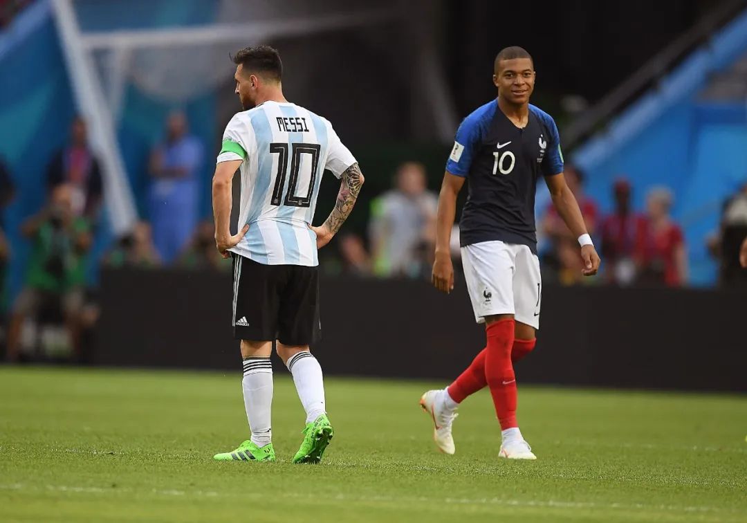 球王加冕梅西的书,球王加冕图片