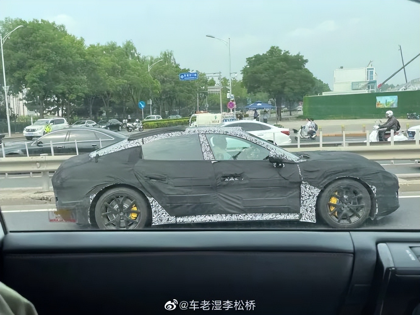 iphone15和小米续航对比,苹果15Pro和小米14电池续航测评