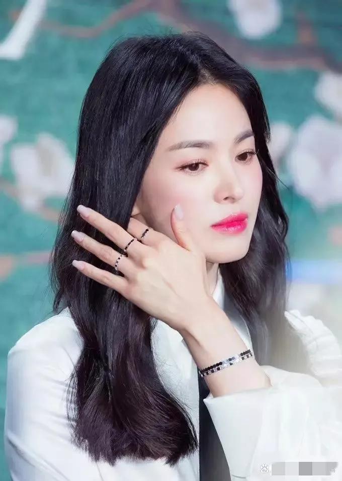 刘亦菲和宋轶谁更美,刘亦菲宋轶最新写真